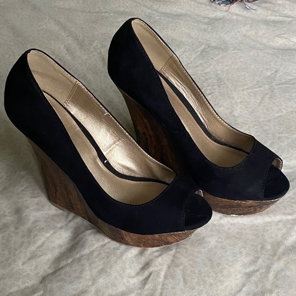 🔥Bundle 10 for $20🔥 Charlotte Russe Black Peep-Toe Heels with Wood-Effect Wedge